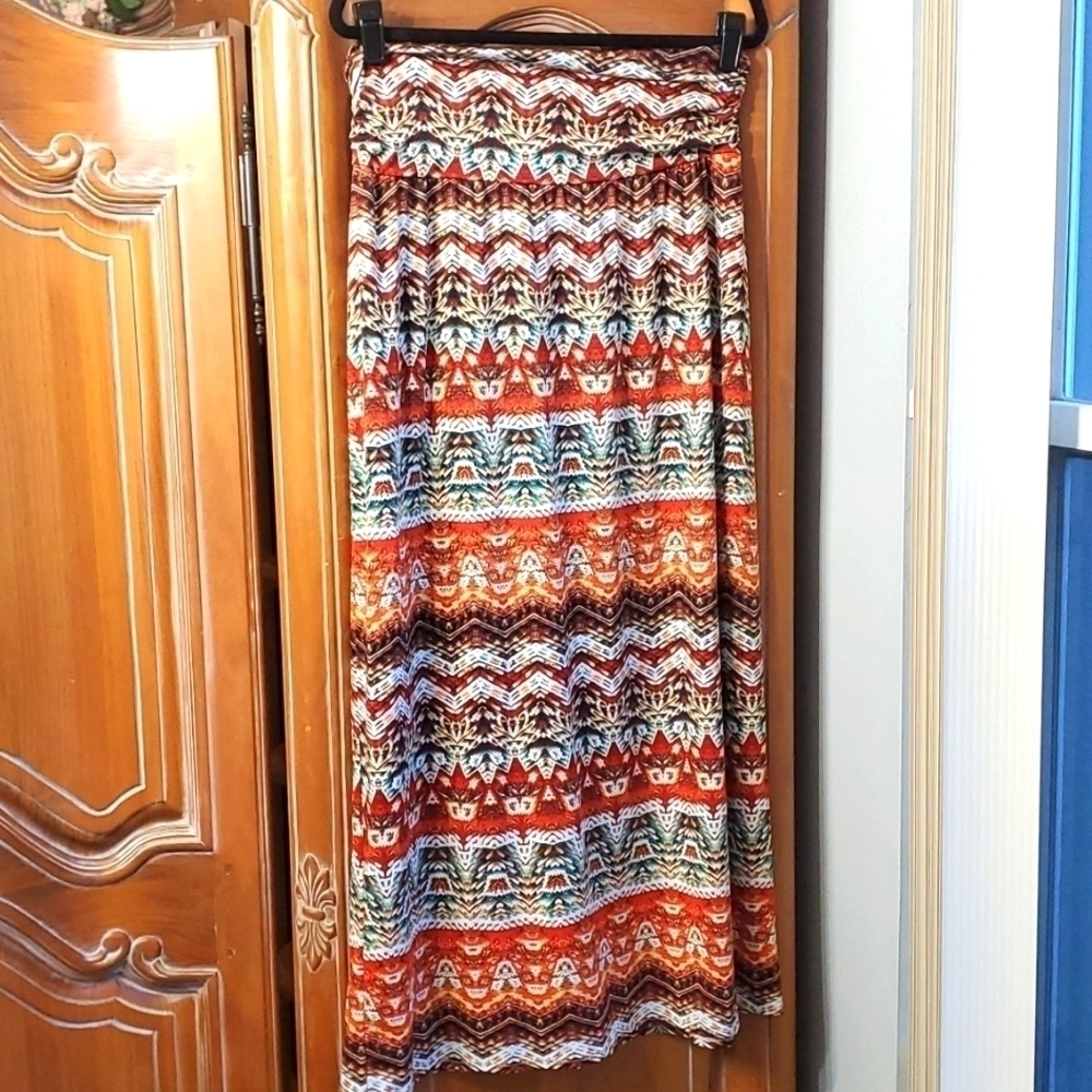 Maxi skirt, southwestern look. Size XL. By AGB..Great stretch fabric.‎ Bohemian